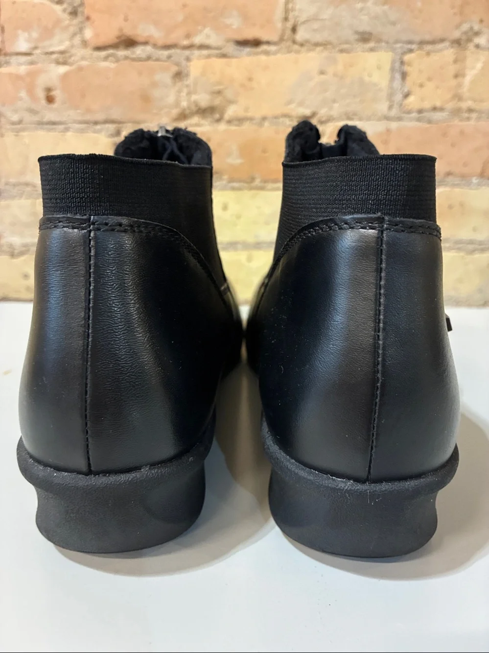 Aravon Flex-Laurel Waterproof Black Leather Front-Zip Ankle Bootie - Picture 6 of 9